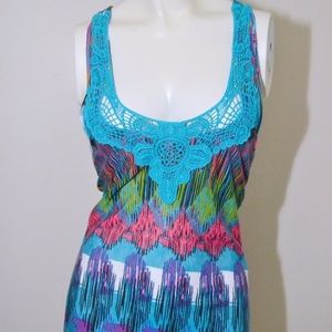 Medium EYESHADOW Multi Green Red Tank